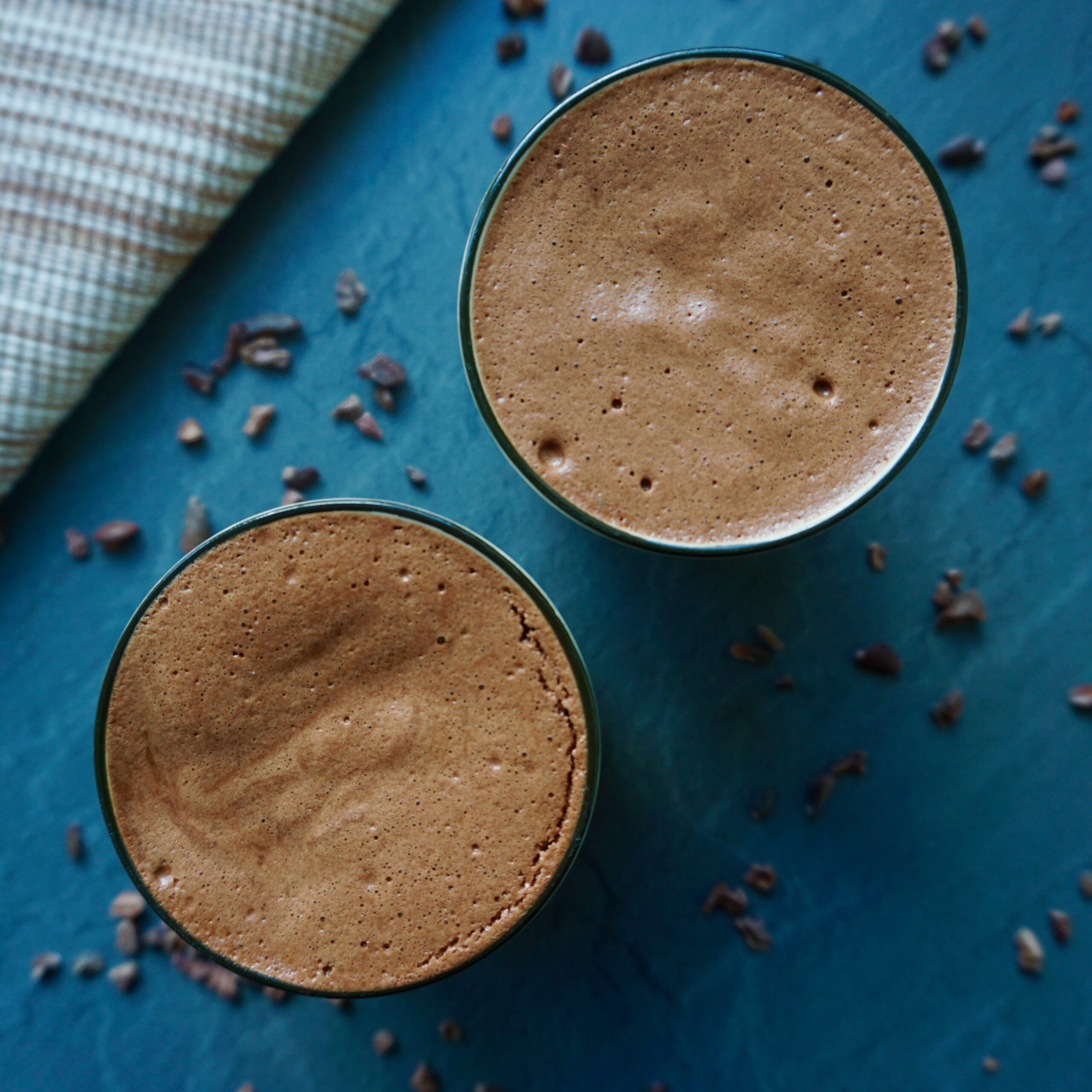 mousse au chocolat, schokomousse, schokoladen mousse, schokolade, chocolate, chocolate mousse, spoon, cacao nibs, lecker, delicious, no sugar, zuckerfrei, vegan, glutunfrei, gesund, healthy, gluten free, gluten free, sugar free, ohne Zucker, spoon