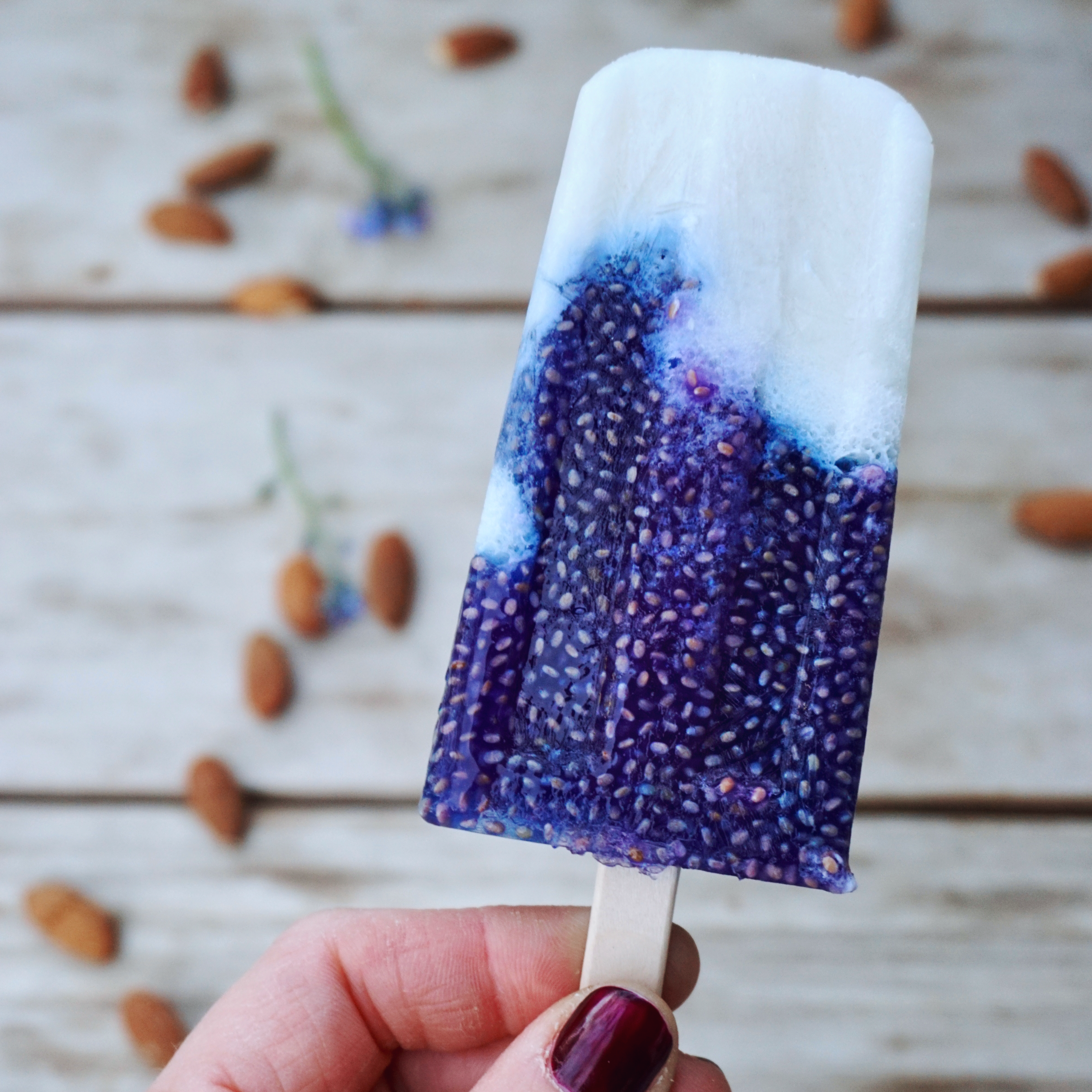 Chia, Eis, Popsicle, Ice pops, delicious, lecker, einfach, easy, recipie, Rezept, no sugar, ohne Zucker, zuckerfrei, refined sugar free, glutenfree, gluten frei, laktosefrei, dairy free, blue, blau, lila, purple, summer, sommer, abnehmen, loose weigh