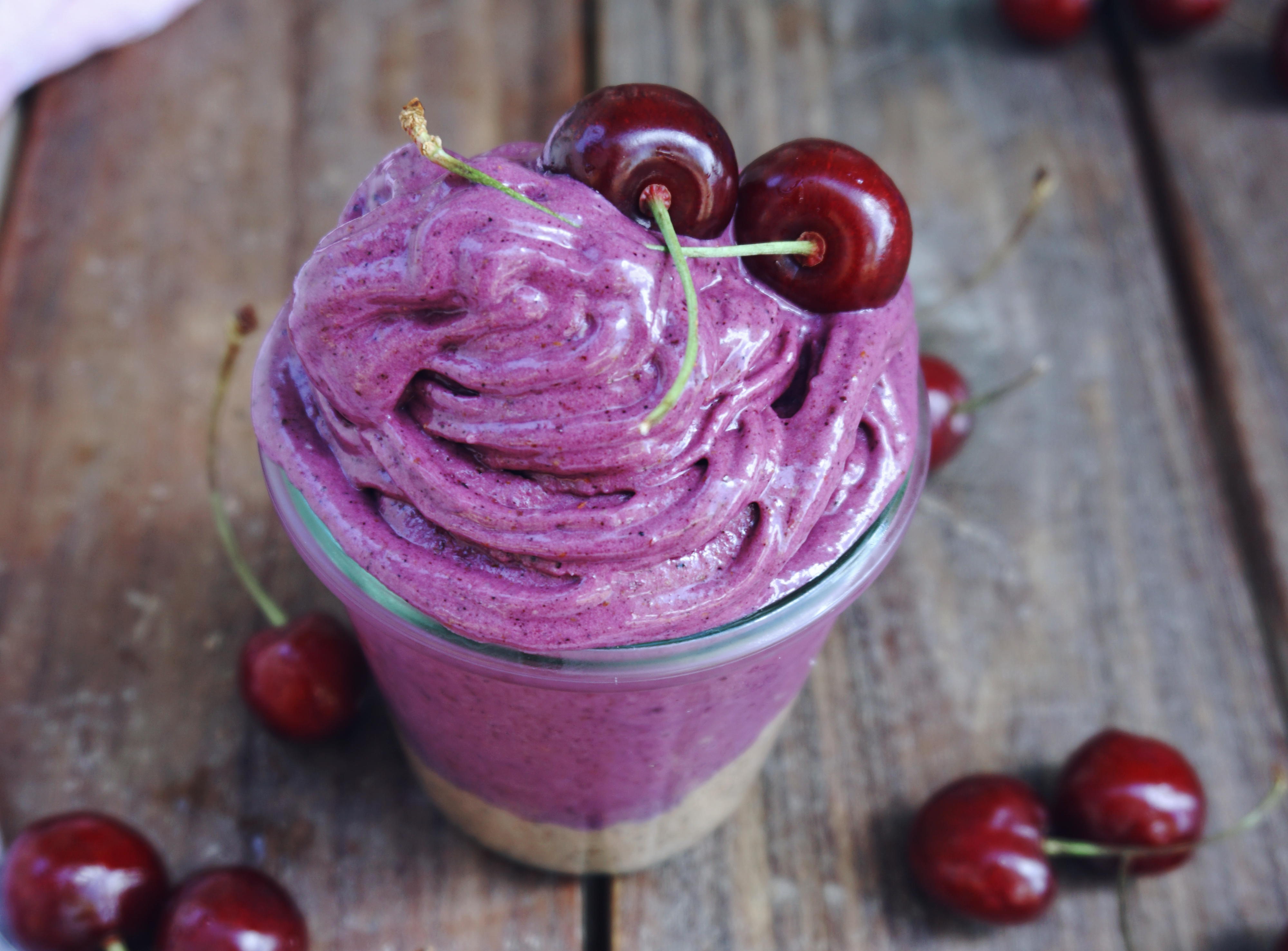 Vegan, schüssel, bowl, nicecream, ice cream, eis, eis selber machen, einfach, leicht, easy, simple, make your own ice cream, recipe, rezept, blaubeeren, blueberries, coconut, kokosnuss, gluten freee, gluten frei, zuckerfrei, sugar free, no sugar, abnehmen, lose weight, diet, delicious, lecker, healthy, gesund,