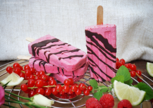 Eis, icepops, popsicles, himbeeren, früchte, fruits, berries, mint, Minze, lime, llimette, Rezept, rosa, Schokolade, chocolate, recipe