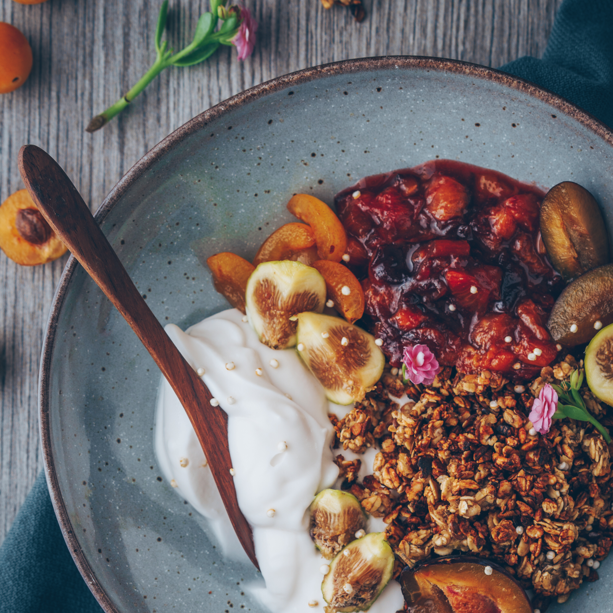 plums, granola, breakfast, bowl, easy, vegan, healthy, recipe, quick, simple, foodie, whole foods, dairy free, good morning, happy food, nourishing