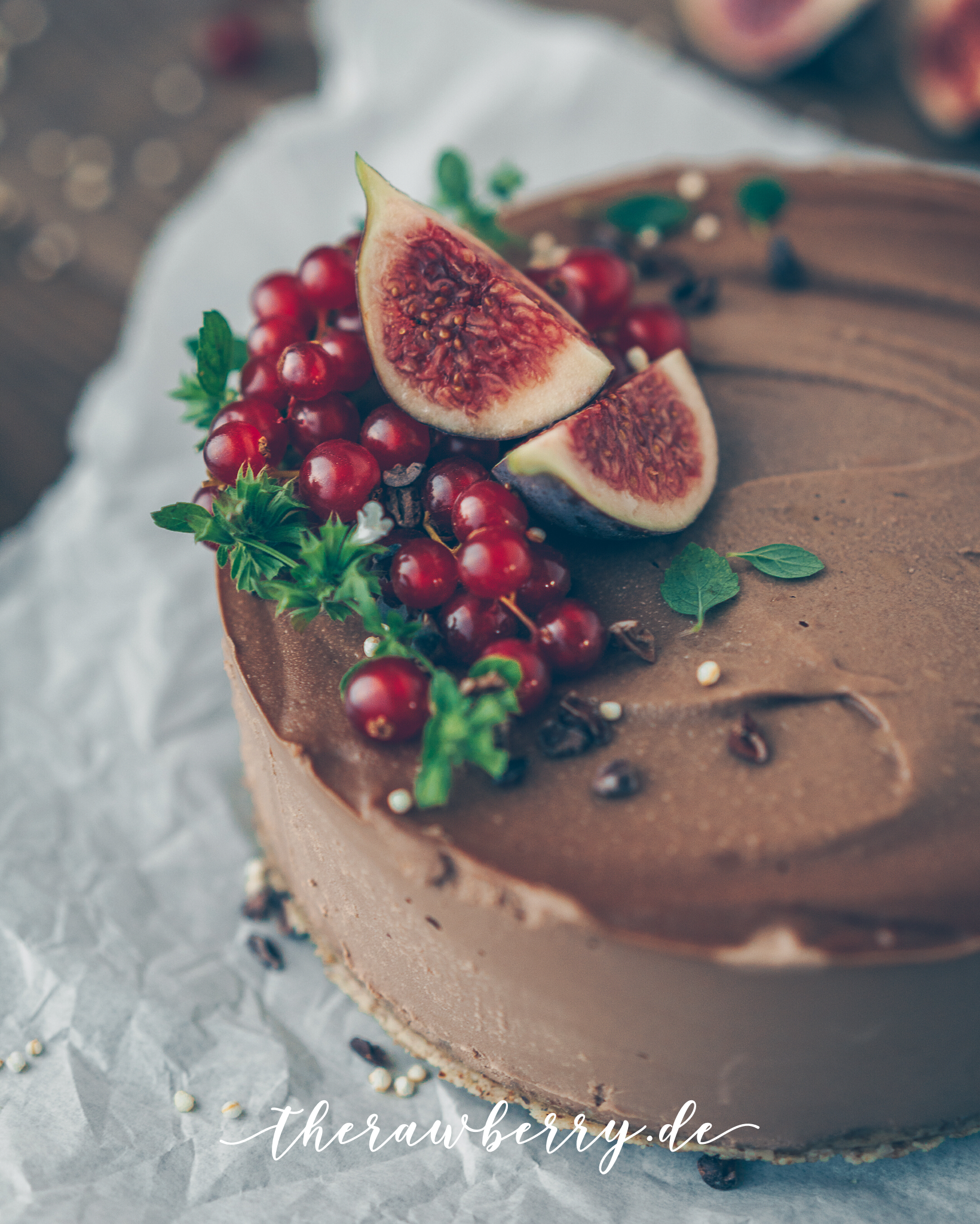 cake, chocolate, figs, berries, delicious, healthy, wholesome, vegan, easy, cashews, raw, cheesecake, food, dessert, snack, recipe