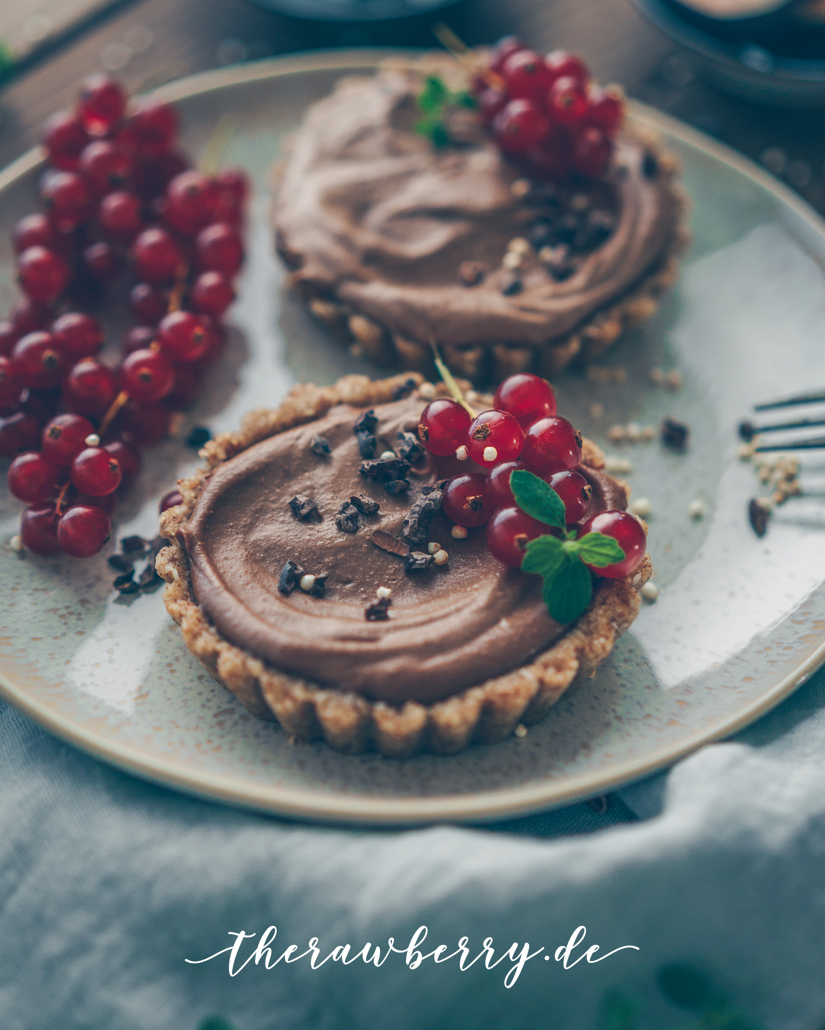 cake, chocolate, figs, berries, delicious, healthy, wholesome, vegan, easy, cashews, raw, cheesecake, food, dessert, snack, recipe, breakfast