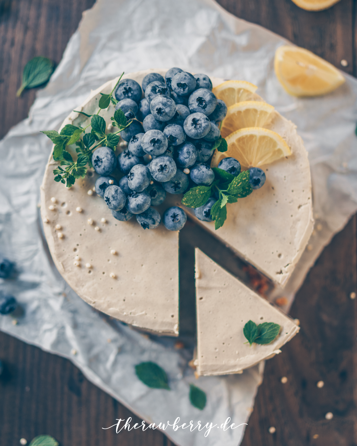 healthy, cake, gesund, kuchen, raw, roh, vegan, lecker, delicious, blueberries, Blaubeeren, Zitrone, Lemon, Cheesecake, Käsekuchen, clean eating, rohvegan, gluten-free, glutenfrei, zuckerfrei, sugar free, easy, recipe, rezept, whole foods, Vollwertkost