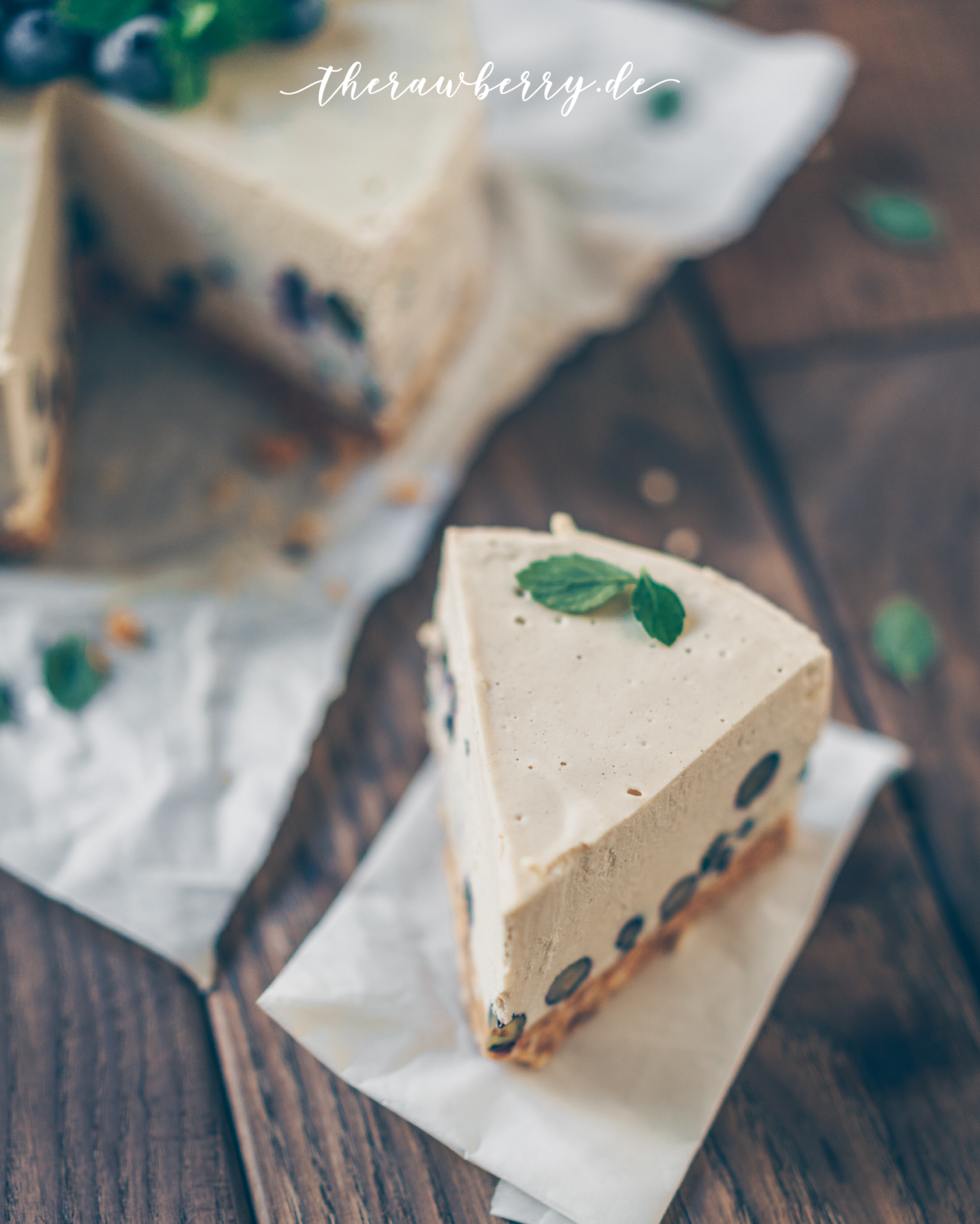 healthy, cake, gesund, kuchen, raw, roh, vegan, lecker, delicious, blueberries, Blaubeeren, Zitrone, Lemon, Cheesecake, Käsekuchen, clean eating, rohvegan, gluten-free, glutenfrei, zuckerfrei, sugar free, easy, recipe, rezept, whole foods, Vollwertkost