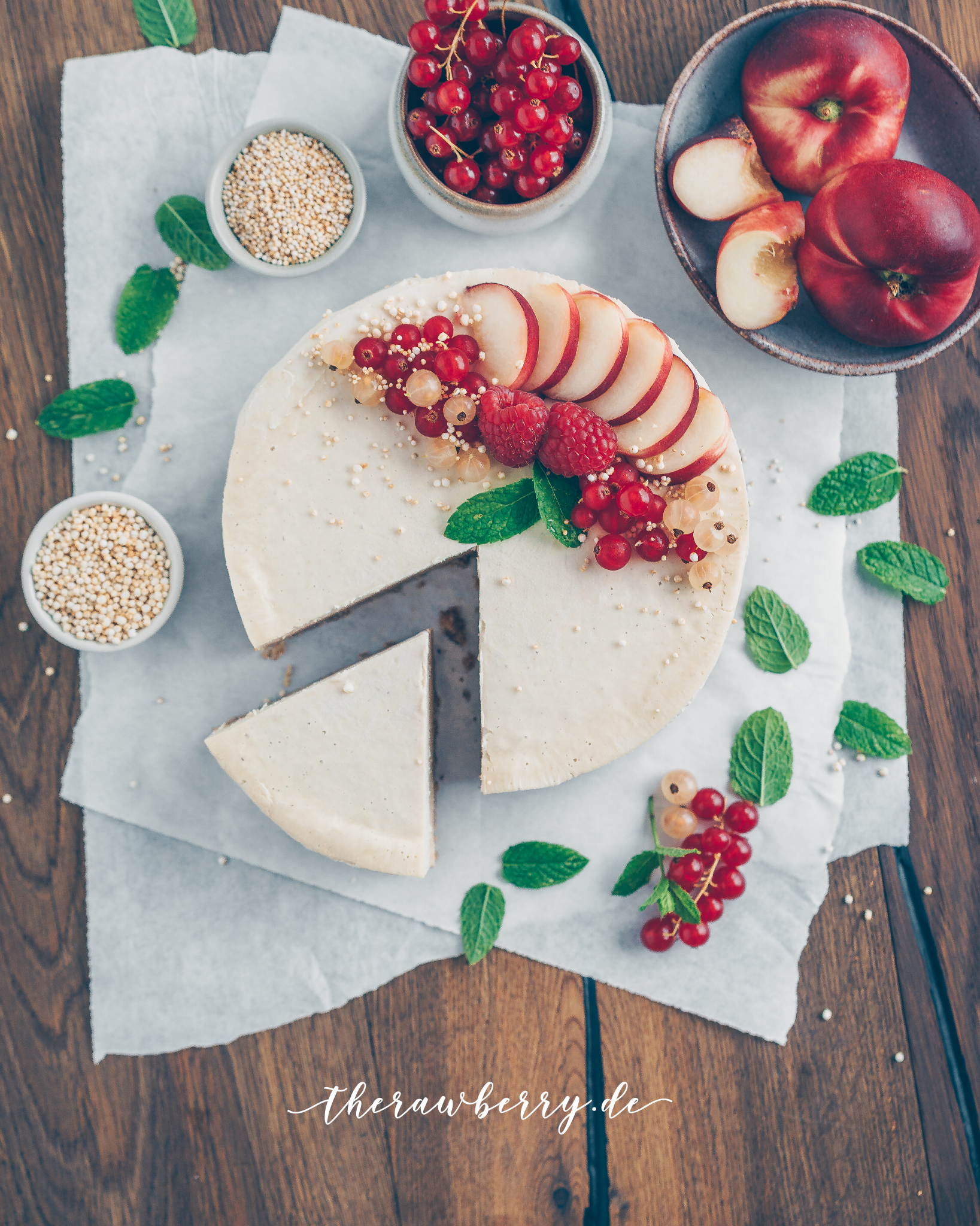 peaches, cream, therawberry, recipe, rezept, Pfirsich, kuchen, cake, delicious, lecker, rezept, recipe, gesund, healthy, glutenfrei, gluten-free, vegan, dessert, Nachtisch, food, essen, photography, Fotografie, Beeren, berries