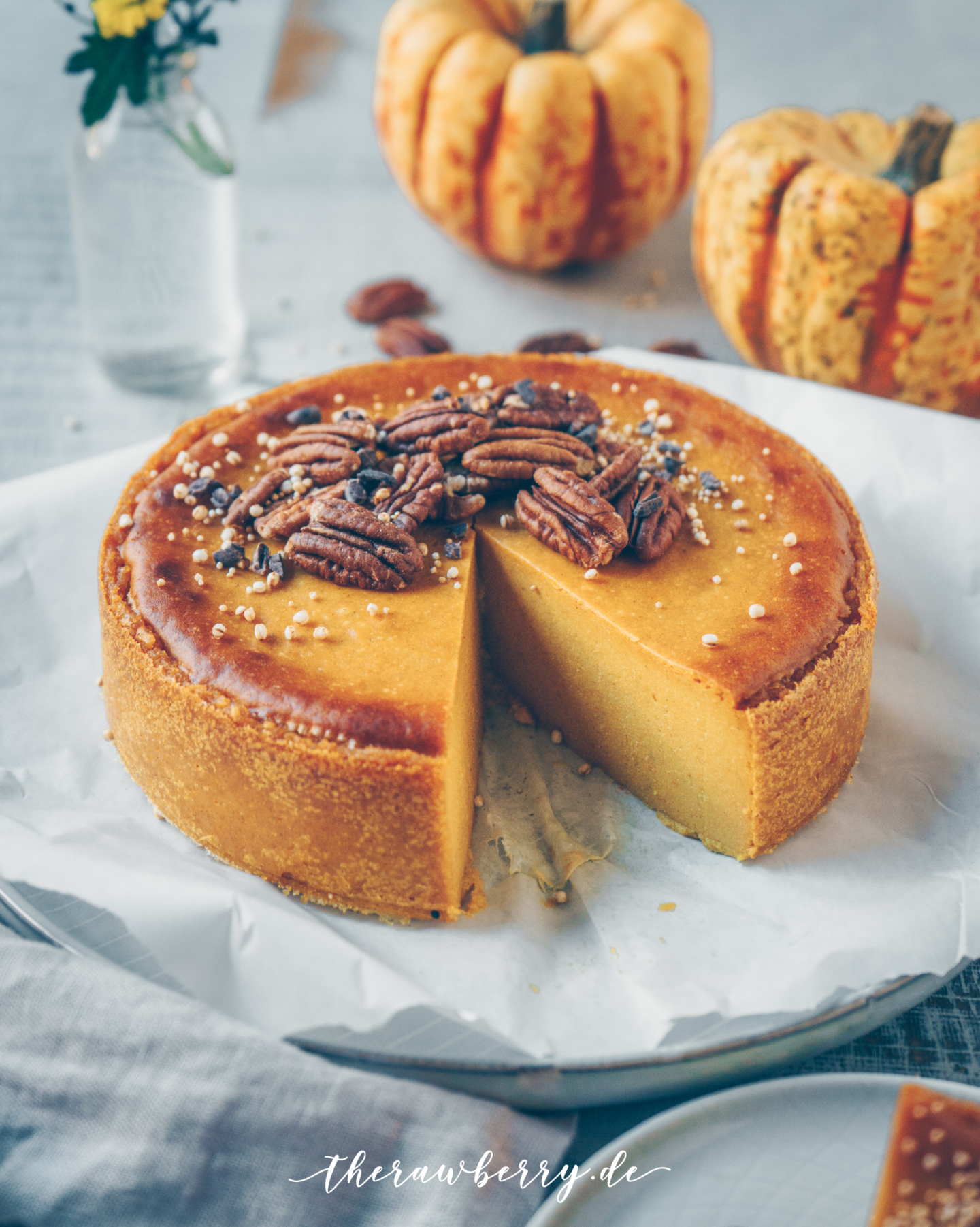 pumpkin, kürbis, Herbst, Käsekuchen, cheesecake, vegan, glutenfree, gluten free, glutenfrei, lecker, delicious, healthy, gesund, diet, less sugar, easy, einfach, simple, baking, yellow, gelb, kuchen, cake, pecans, pekanüsse, zuckerfrei, sugar free, no crust, ohne boden