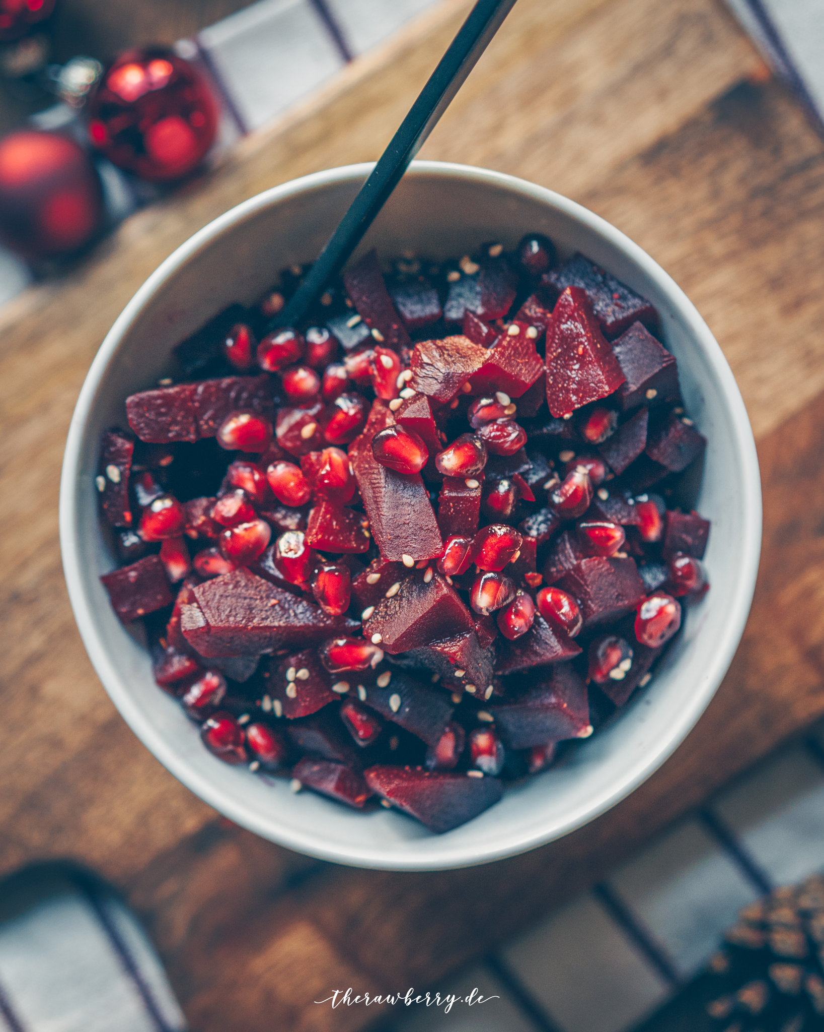 weihnachten, christmas, day, simple, einfach, menu, menü, carrots. karotten, Brussels sprout, rosenkohl, side dishes, beilagen, pomegranate, granatapfel, essen, food, vegan, plant-based, no dairy, veggies, oven roasted, polenta, food styling, food photography, fotitgrafie, plating, therawberry