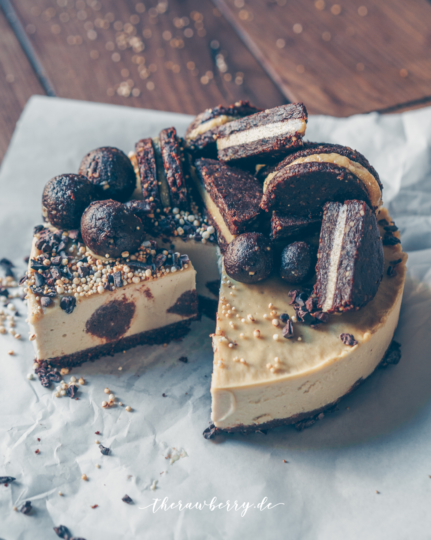 oreo, oreos, chocolate and cream, cookies and cream, kegs, schokoladenkeks, Schokokeksteig, vegan, glutenfrei, gluten-free, no dairy, dairy free, gf, easy, einfach, lecker, healthy, simple, cheesecake, no bake, ohne backen, dessert, nachtisch, cookies, kekse, chocolate, schokolade, füllung, filling, therawberry, recipe, rezept, diet, diät, gluten intolerant, bliss balls, cacao nibs, cake, kuchen, food styling, food photography, food fotografie, fotografie