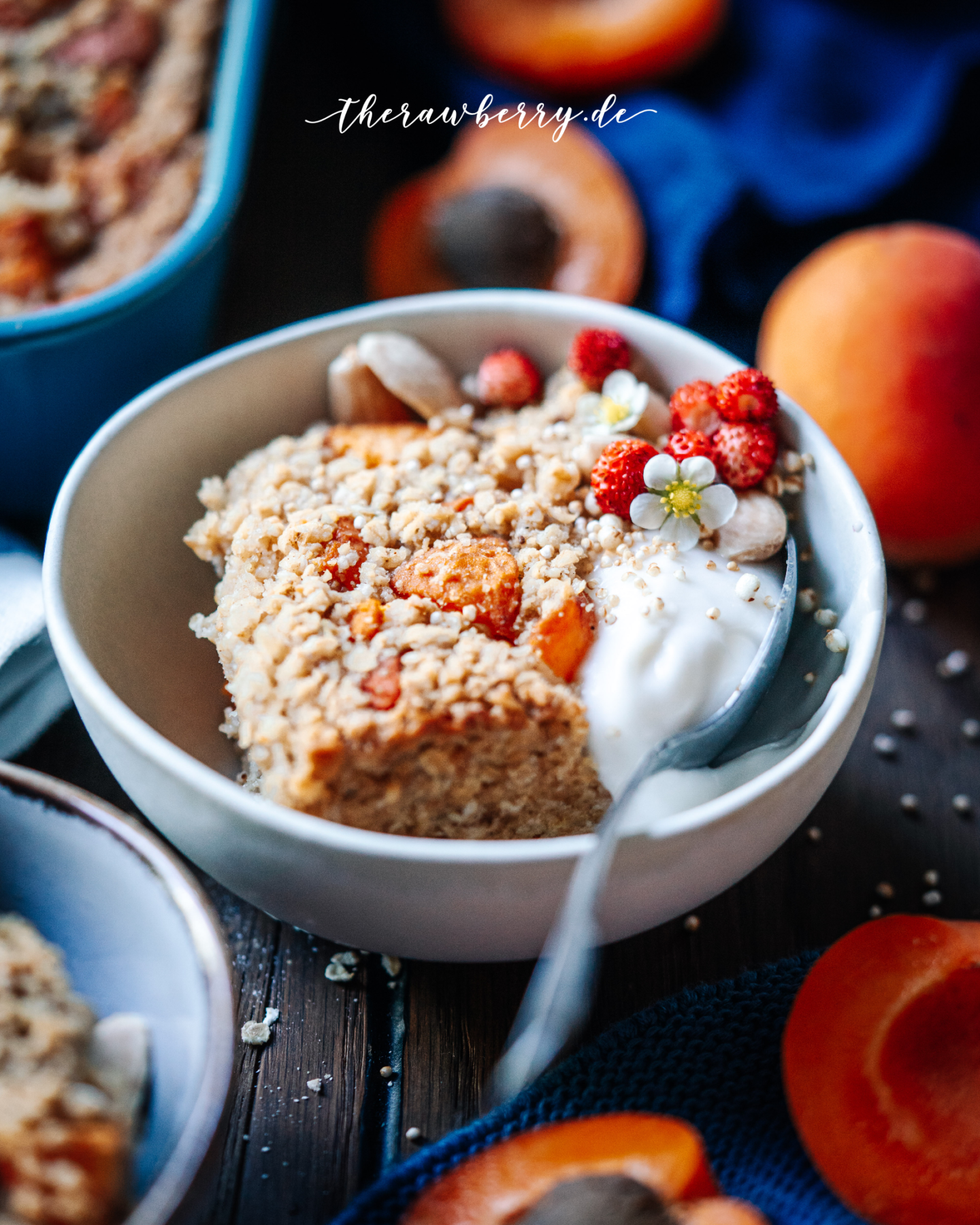 baked oatmeal, crumble, baking, backen, lecker, delicious, gesund, lecker, nachtisch, dessert, breakfast, frühstück, einfach, simple, quick, meal, cooking, vegan, gluten-free, gluten frei, lactose free, laktosefrei, therawberry, marie dorfschmidt, food photography, fotografie, berries, beret, food, essen, apricot, Aprikosen, früchte, fruit, brunch