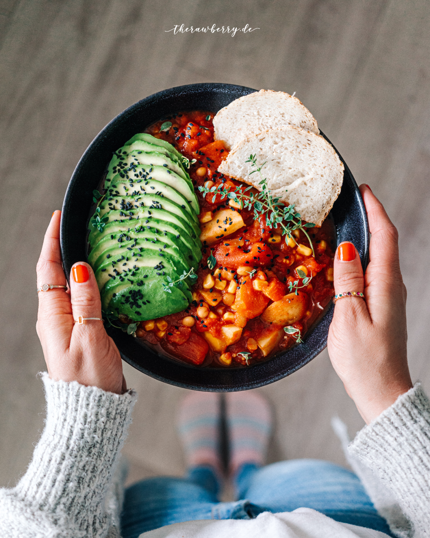 vegan, food, essen, chili, chili, stew, Eintopf, avocado, cooking, kochen, therawberry, foodie, food photography, food fotografie, yum, lecker, delicious, beans, one pot, bowl, healthy, gesund, schüssel, glutenfree, gluten-free, glutenfrei, whole foods, Vollwertkost, diät, diet, dairy free, Marie dorfschmidt