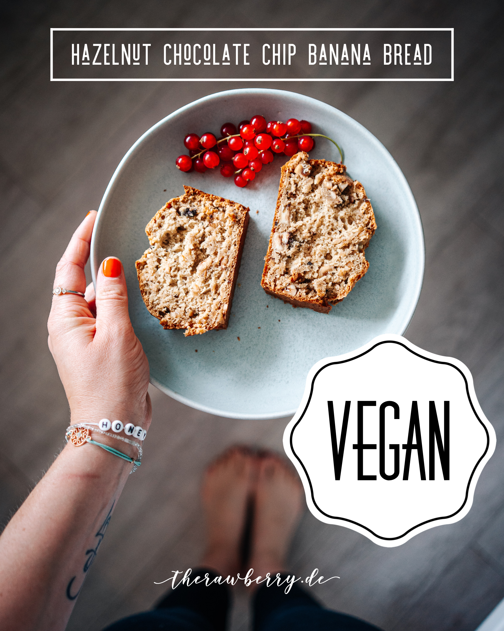 banana bread, Bananenbrot, lecker, delicious, healthy, gesund, vegan, diet, baking, therawberry, food, essen, dessert, snack, nachtisch, backen, diät, whole foods, photography, fotografie, marie dorfschmidt, cake, kuchen, banana, banane, plant-based, dairy free, laktosefrei, chocolate chip, schokolade, hazelnut, haselnüsse