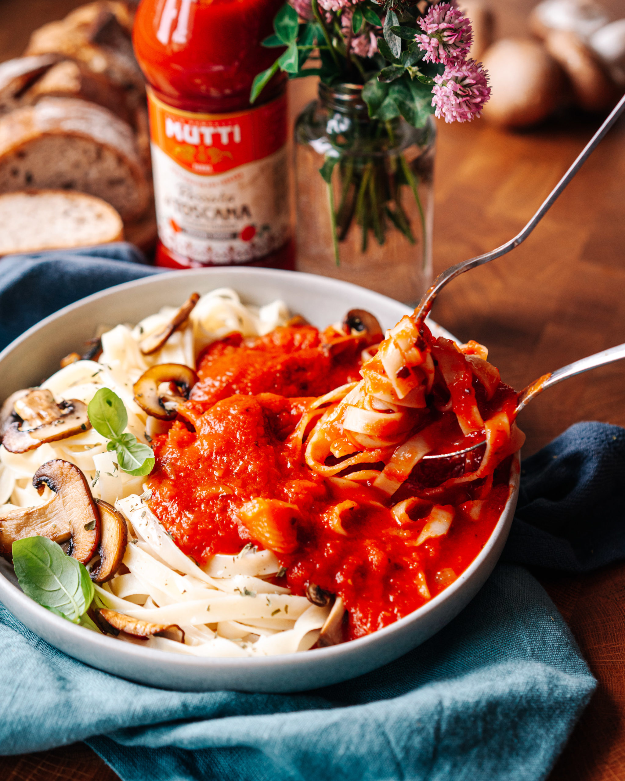 food, essen, tagliatelle, pasta, noodles, nudeln, lecker, delicious, healthy, gesund, carbs, Kohlenhydrate, vegan, tomato, tomate, therawberry, marie Dorfschmidt, Mittagessen, lunch, dinner, Abendessen, einfach, simple, simpel, yummy, yum, Plantbased, cooking, recipe, rezept, food photography, food fotografie,