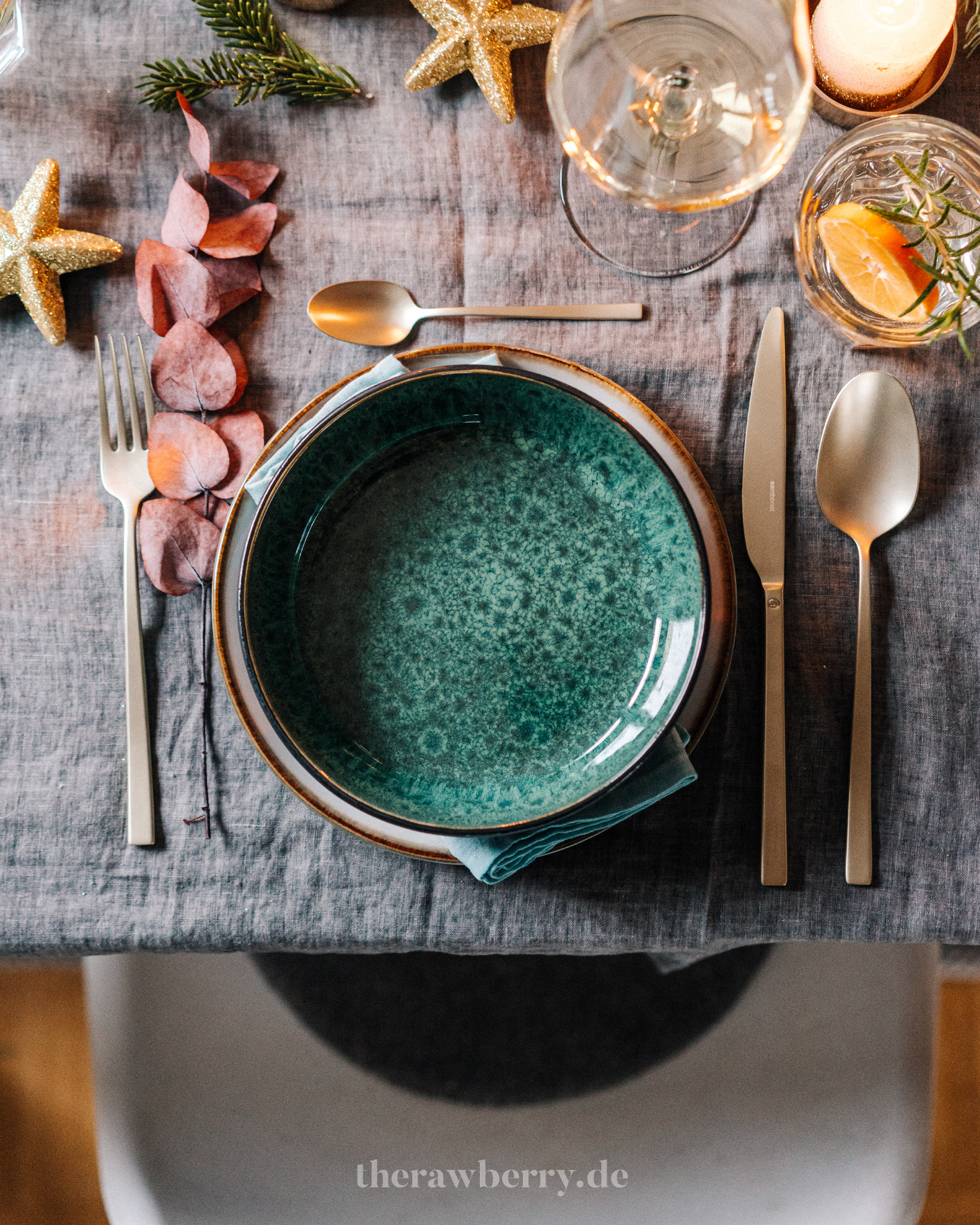 vegan, festive, festlich, weihnachten, christmas, cooking, kochen, dinner, plant-based, vegan, pasta, nudeln, käse, cheese, sauce, soße, healthy, gesund, lecker, delicious, yum, food, essen, dinner, lunch, Mittagessen, Abendessen, einfach, simple, pumpkin, Kürbis, tableware, Geschirr, Tritschler, marie dorfschmidt, therawberry, food photography, fotografie, beautiful, hübsch, cheers, prost, rezept, recipe