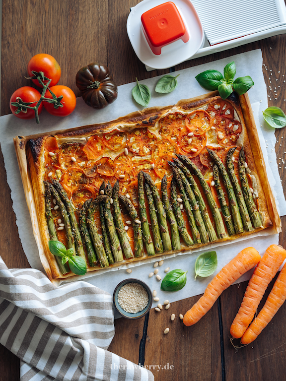 puff pastry, therawberry, Marie Dorfschmidt, Recipe, Rezept, Blätterteig, vegan, schnell, quick, easy, simple, simpel, Erdbeeren, strawberries, asparagus, sparkle, baking, cooking, backen, kochen, Blitzrezept, nachtisch, einfach, yummy, food, essen, Tupperware