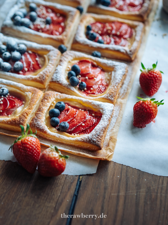 puff pastry, therawberry, Marie Dorfschmidt, Recipe, Rezept, Blätterteig, vegan, schnell, quick, easy, simple, simpel, Erdbeeren, strawberries, asparagus, sparkle, baking, cooking, backen, kochen, Blitzrezept, nachtisch, einfach, yummy, food, essen, Tupperware