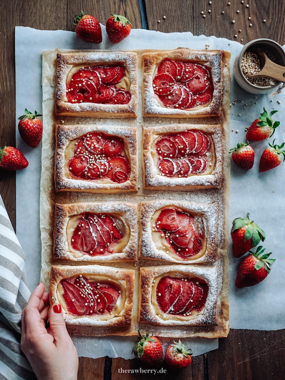 puff pastry, therawberry, Marie Dorfschmidt, Recipe, Rezept, Blätterteig, vegan, schnell, quick, easy, simple, simpel, Erdbeeren, strawberries, asparagus, sparkle, baking, cooking, backen, kochen, Blitzrezept, nachtisch, einfach, yummy, food, essen, Tupperware