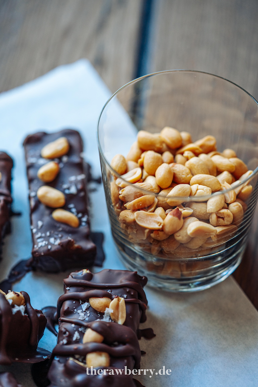 easy, vegan, einfach, marie dorfschmidt, therawberry, rezept, recipe, chocolate, Schokolade, gluten free, glutenfrei, einfach, lecker, delicious, simple, simpel, plant based, sweet, süß, Nutella, selber machen, healthy, hazelnuts, gesund, Haselnüsse, food, breakfast, frühstück, snack, healthyfied, yum, yummy, snickers, erdnüsse, peanuts