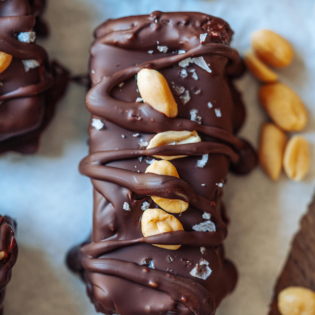 easy, vegan, einfach, marie dorfschmidt, therawberry, rezept, recipe, chocolate, Schokolade, gluten free, glutenfrei, einfach, lecker, delicious, simple, simpel, plant based, sweet, süß, Nutella, selber machen, healthy, hazelnuts, gesund, Haselnüsse, food, breakfast, frühstück, snack, healthyfied, yum, yummy, snickers, erdnüsse, peanuts