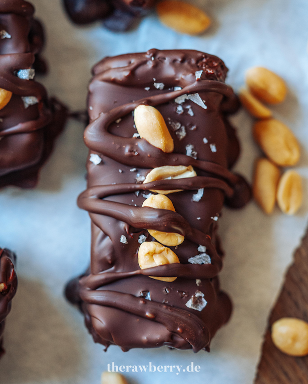 easy, vegan, einfach, marie dorfschmidt, therawberry, rezept, recipe, chocolate, Schokolade, gluten free, glutenfrei, einfach, lecker, delicious, simple, simpel, plant based, sweet, süß, Nutella, selber machen, healthy, hazelnuts, gesund, Haselnüsse, food, breakfast, frühstück, snack, healthyfied, yum, yummy, snickers, erdnüsse, peanuts