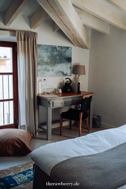 food, essen, vegan, ecocirer, sóller, hotel, spanien, spain, Mallorca, Marie Dorfschmidt, therawberry, drinks, heatlhy, gesund, ecological, eco, öko, ökologisch, interior design, restauriert, mood, photography, hotel room, Hotelzimmer, test