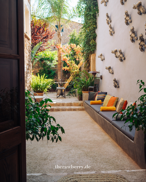 food, essen, vegan, ecocirer, sóller, hotel, spanien, spain, Mallorca, Marie Dorfschmidt, therawberry, drinks, heatlhy, gesund, ecological, eco, öko, ökologisch, interior design, restauriert, mood, photography, hotel room, Hotelzimmer, test