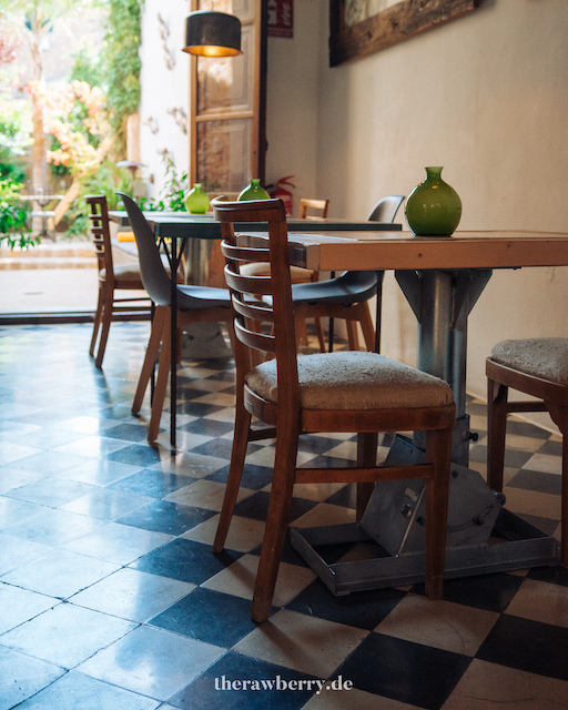 food, essen, vegan, ecocirer, sóller, hotel, spanien, spain, Mallorca, Marie Dorfschmidt, therawberry, drinks, heatlhy, gesund, ecological, eco, öko, ökologisch, interior design, restauriert, mood, photography, hotel room, Hotelzimmer, test