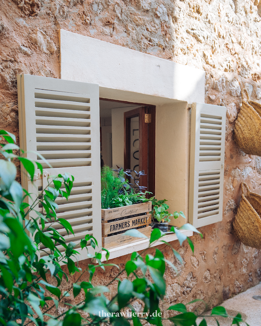 food, essen, vegan, ecocirer, sóller, hotel, spanien, spain, Mallorca, Marie Dorfschmidt, therawberry, drinks, heatlhy, gesund, ecological, eco, öko, ökologisch, interior design, restauriert, mood, photography, hotel room, Hotelzimmer, test