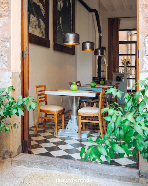 food, essen, vegan, ecocirer, sóller, hotel, spanien, spain, Mallorca, Marie Dorfschmidt, therawberry, drinks, heatlhy, gesund, ecological, eco, öko, ökologisch, interior design, restauriert, mood, photography, hotel room, Hotelzimmer, test