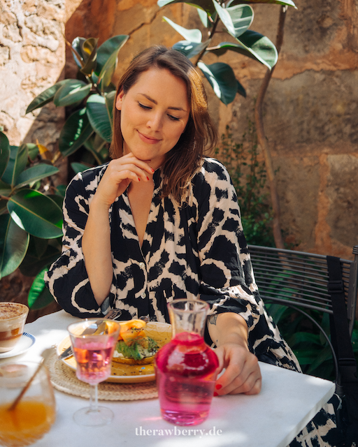 food, essen, vegan, ecocirer, sóller, hotel, spanien, spain, Mallorca, Marie Dorfschmidt, therawberry, drinks, heatlhy, gesund, ecological, eco, öko, ökologisch, interior design, restauriert, mood, photography, hotel room, Hotelzimmer, test