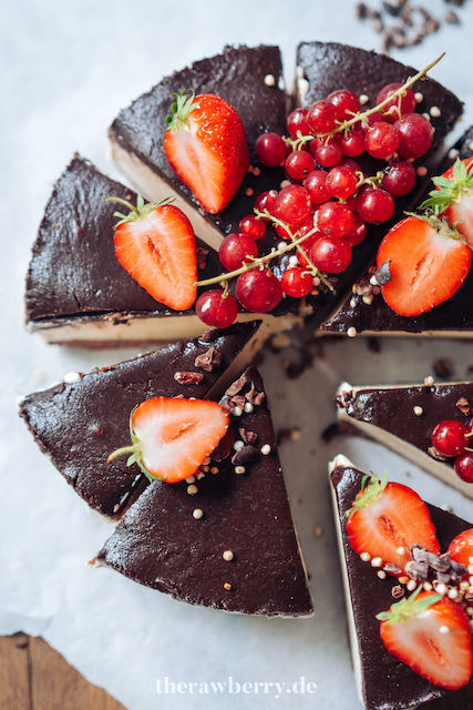 ice cream cake, eis creme kuchen, vegan, dessert, nachtisch, therawberry, Marie Dorfschmidt, food, photography, easy, food, essen, party, feier, annals, erdbeeren, strawberries, recipe, rezept, gluten-free, glutenfrei