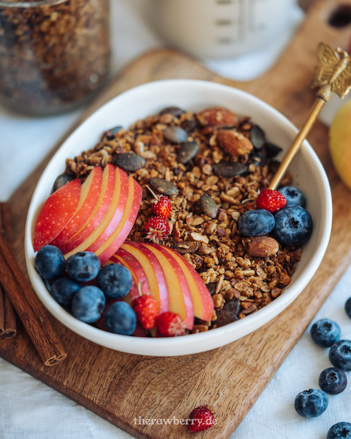 granola, müsle, vegan, frühstück, recipe, rezept, breakfast, therawberry, glutenfree, glutenfrei, easy, einfach, Herbst, fall, autumn, pumpkin spitzem Kürbis Gewürz, essen, food, Marie dorfschmidt